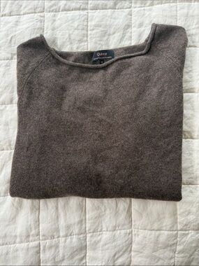 Quince Women’s Crewneck Cashmere Sweater — Dark Brown